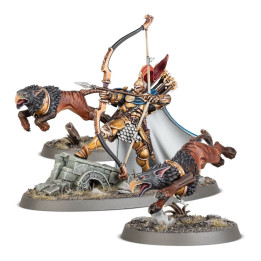 Knight-Judicator with Gryph-hounds - MINIS